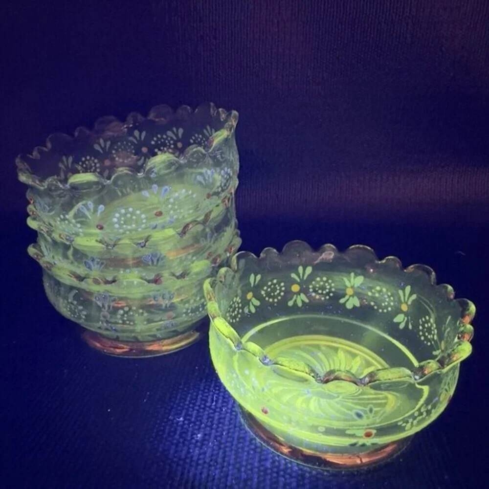 Antique Enameled Paint‎ Glass Bowl Dish Gold Painted Edge Manganese 365nm Set 4